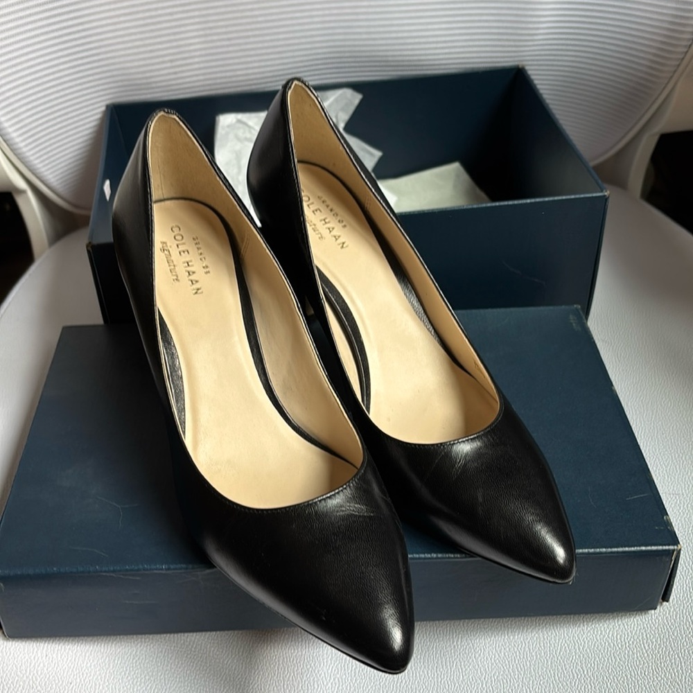 Cole haan pumps black leather